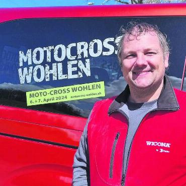 Der Herr der Piste - Christian Gloor auf dem Gelände des Wohler Motocross. Der ehemalige Seitenwagenfahrer ist für den Streckenbau und den Streckenunterhalt verantwortlich. Bild: zg