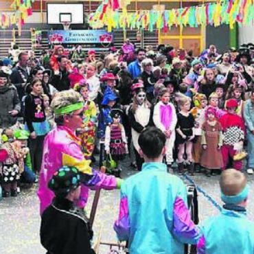 233 Kinder – trotz Schulferien - Auch beim Auftritt der Tambouren herrschte beste Stimmung. Bild: zg