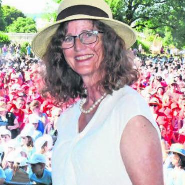 Fest der Lebensfreude - Wie ein Bad in der Menge: Ariane Gregor, OK-Präsidentin für die Gemeinde, war begeistert von der Vielfalt des Jugendfestes. Bilder: Stefan Sprenger, Daniel Marti , Dennis Andermatt