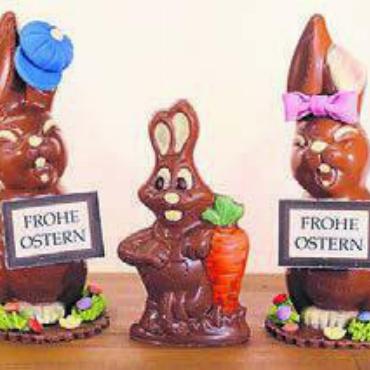 Frühlingserwachen in drei Läden - Handgegossene Osterhasen.