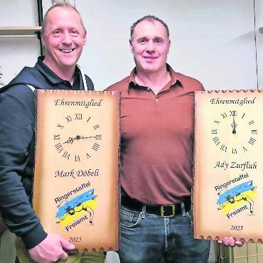 Zwei der drei neuen Ehrenmitglieder: Mark Döbeli (links) und Ady Zurfluh. Bild: zg