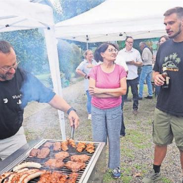 «Baumgarten» in Jonen feierte - Am Jubiläums-Quartierfest liess man es sich gut gehen.