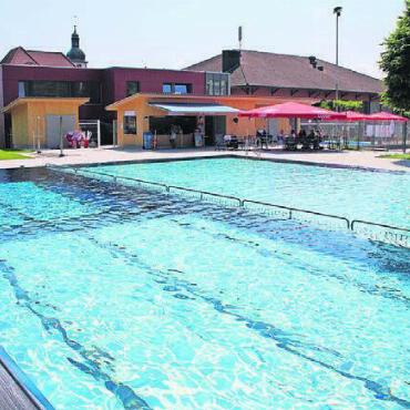 Kräftig in Infrastruktur investiert - Saniertes Schwimmbad: Es gab eine leichte Kreditüberschreitung.