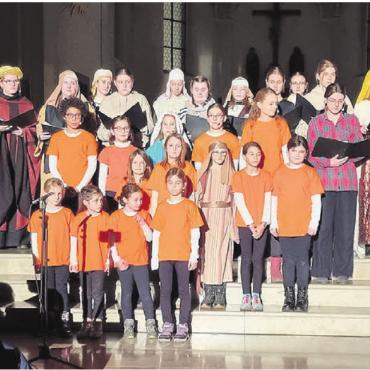 Die Bedeutung von Weihnachten - Der Gesamtchor der Klosterspatzen überzeugte und begeisterte das Publikum sowohl mit den Lied- und Textvorträgen wie auch mit dem Mini-Musical.