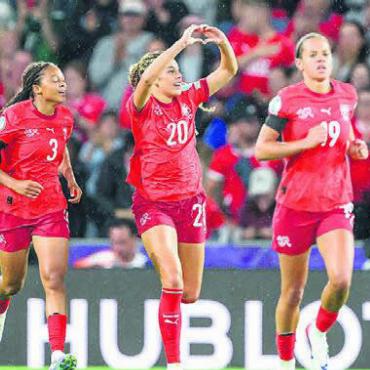 Rückendeckung von Regionalgrössen - Der Frauenfussball spaltet nach wie vor die Geister. Bild: Freshfocus