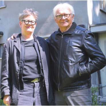 Spiel mit dem Licht - Christiane Hinrichs und Ueli Strebel bringen Leben in die altehrwürdige, aber mittlerweile ganz schön heruntergekommene Villa Wild. Bilder: Thomas Stöckli