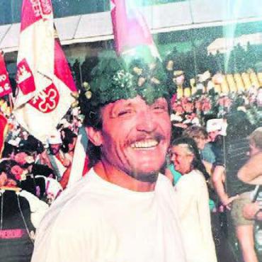 10 Sekunden vor dem Ende - 1989: In Stans wird Paul Vollenweider zum Abschluss der Karriere ein Eidgenosse.