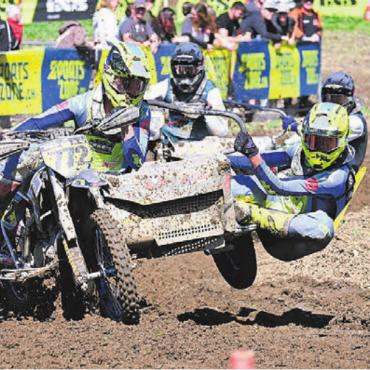 Action, Dreck und Motocross-Hörnli - Seitenwagen-Team Buob legt sich ins Zeug.