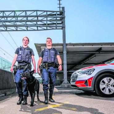 Ein Ende der Unsicherheit - Die Repol bleibt. Den abtretenden Chef und den Gemeindepräsidenten freuts. Bild: Archiv