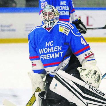 Der Überläufer - Fabian Klaas im letzten Derby zwischen Wohlen und Fi-Gö. Damals stand er bei den «Huskies» im Tor und musste bei der 1:4-Niederlage viermal hinter sich greifen. Bilder: Archiv/jl, zg