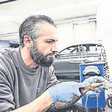 Kratzer, Dellen oder Steinschläge - Kleinschaden-Carrosserie-Reparatur.