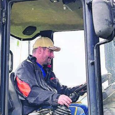 Helfer auf dem Bagger.