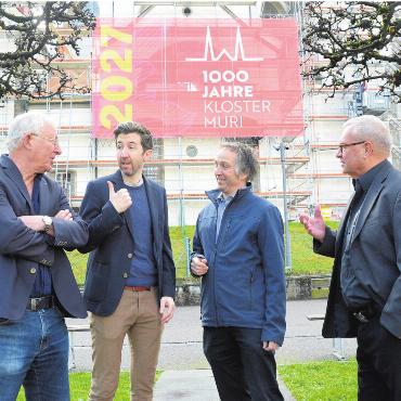 «Zäme» fürs Klosterjubiläum - Sie engagieren sich im Vorstand des Vereins «Gedenkjahr 1000 Jahre Kloster Muri» und als Projektleiter, von links: Franz Hold, Tobias Holzer, Hans-Peter Budmiger und Thomas Kron. Bild: Annemarie Keusch