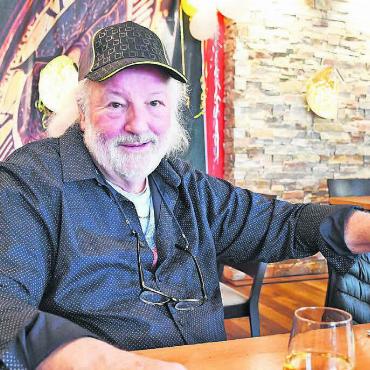 Königlich auf die letzte Tour - Komiker Peach Weber hielt sich über 40 Jahre ganz oben in der Hierarchie und ist ganz ehrlich: «Eigentlich bin ich ein Chaot, aber es funktioniert immer.»