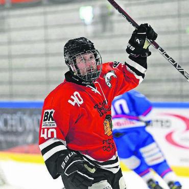 Play-off-Kampf und Vaterfreuden - Boris Neher beim Jubeln. Mit 15 Toren und 14 Assists hatte er bisher genug Grund dazu. Gegen die Argovia Stars könnte er fehlen, weil er Vater wird. Er hat aber genug Vertrauen, dass Fi-Gö trotzdem erfolgreich sein kann. Bild: Alexander Wagner