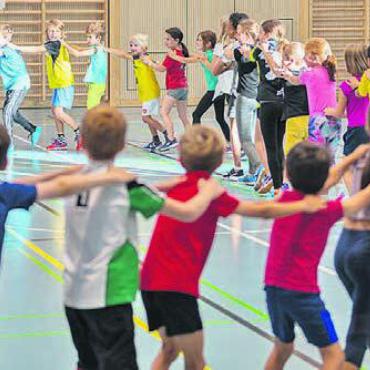 Noch wenige freie Plätze - Die Kinder werden im Sportcamp ganz viel Spass haben. Bild: zg