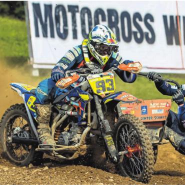 Auf die Piste, fertig, los - Marco Heinzer und Ruedi Betschart bei ihrem Sieg im Seitenwagen. Können sie dieses Jahr in Waldhäusern wieder erfolgreich sein? Bild: zg