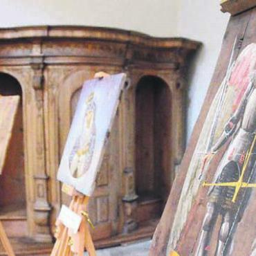 Ein Stück Himmel auf Erden - Erzengel Michael hält die Waage der Gerechtigkeit: Die Kunstschaffenden verbinden unter anderem orthodoxe wie auch westliche Traditionen der Heiligenabbildungen.