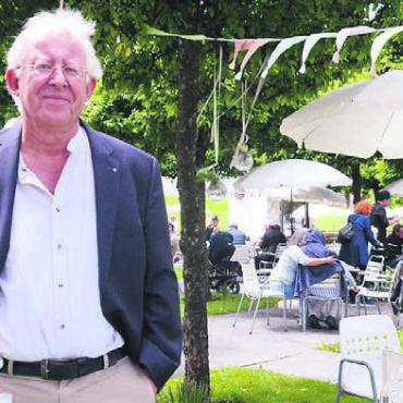 Von der Armenanstalt zur zeitgemässen Pflegi - Franz Hold, Präsident des Vereins Pflegi Muri, nahm mit auf eine Zeitreise. Bild: tst