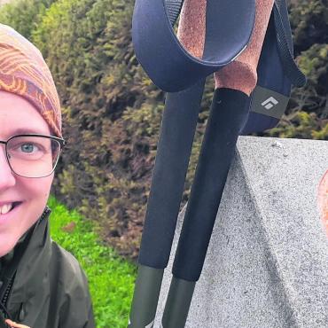 Füsse tun längst nicht mehr weh - Immer dem T folgen – seit über 50 Tagen wandert Gesa von Hirschheydt auf der Via Transilvanica. Bild: zg