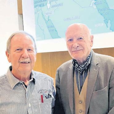 Krisenherd Nahost – wie weiter? - Der ehemalige Präsident der Volkshochschule Oberes Freiamt Peter Hauser (links) und der Nahost-Kenner Erich Gysling. Bild: Walter Minder