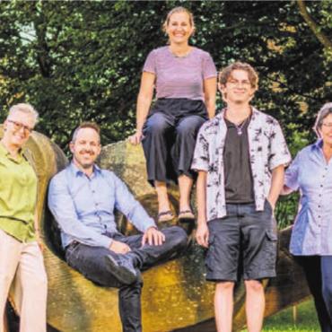 Sich den Wählern vorstellen - Die Kandidierenden der SP Bezirk Muri für den Grossrat (von links): Christoph Fricker, Doris Gasser, Flurin Burkard (bisher), Ramona Stöckli, Finn Neiger, Marianne Kürsteiner, Kujtim Ahmeti. Es fehlt: Pavel Novak. Bild: zg
