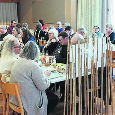 Mit Brunch gestartet - Die Mitglieder des Kneipp-Vereins genossen die Kulinarik des Murimoos. Bild: zg