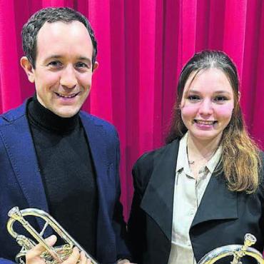 Zeichen für die Zukunft setzen - Präsident Lukas Müller und Rahel Bircher, Präsidentin Uniformen-Kommission.