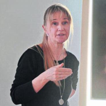 Weil solche Themen gefragt sind - Corinne Breitenstein bei ihrem Vortrag in Muri. Bild: ake