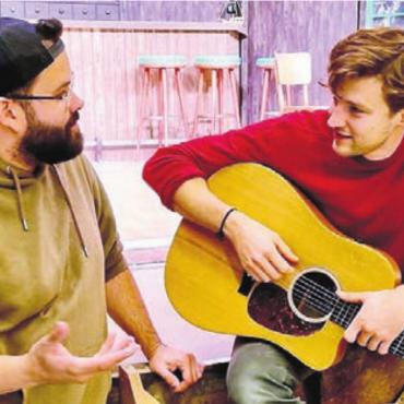 Der Traum zweier Freunde - Das Werk von Patrick Grob (links) und Jonas Arnet feiert bald Premiere. Bild: ake