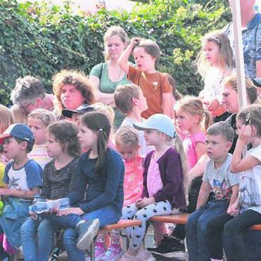Etwas Wunderbares entstanden - Für die Kinder erzählte Mary Palkoska während des Tages verschiedene Geschichten.
