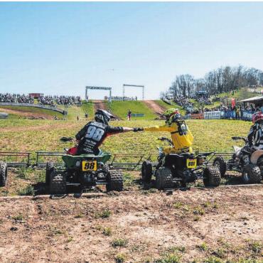 Ein Wochenende voller Action - Friedliche und freundschaftliche Stimmung, bester Motorsport und tolle Rennen: Das Motocross Wohlen hat viel zu bieten. Auch neben der Rennstrecke. Bild: zg