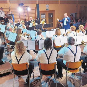 Spezieller Abend für Präsidentin - Mit grosser Begeisterung präsentierte die Musikgesellschaft ihr Jahreskonzert. Bilder: ew