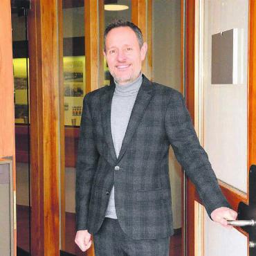 Möglichst alle Leute abholen - Gute Kommunikation öffnet viele Türen. Deshalb legt Gemeinderat André Huber besonderen Fokus darauf. Bild: Archiv