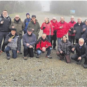 Wanderung und Beisammensein - Der Wintermarsch fand trotz Nebel bei hervorragender Stimmung statt. Später zeigte sich gar die Sonne noch. Bild: zg