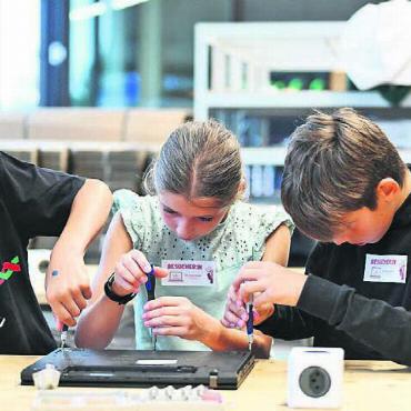 Schule Merenschwand - Selber ausprobieren, das kommt bei den Sechstklässlern an.