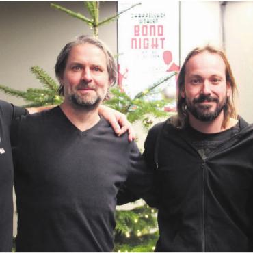 Ehrenamtlich im Einsatz - Freuen sich auf eine gute Zusammenarbeit (v. l.): Marcel Amrein und Franz Schmid vom Vorstand FC Wohlen und David Meier und Adriano Meyer, Organisatoren der Bond-Night. Bild: Monica Rast