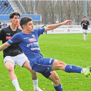 Der Rückkehrer - Traf zuletzt gegen GC U21 und davor gegen Besa Biel. Kann Djordje Komatovic (rechts) gegen Muttenz daran anknüpfen? Bild: Josip Lasic