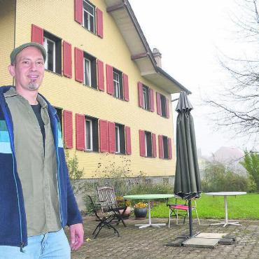 Wertvoller Tapetenwechsel - Wohlfühlort im Reusstal: Sven Inäbnit bietet im «Huus 14» in Rottenschwil besondere Ferienerlebnisse. Bilder: Thomas Stöckli / zg