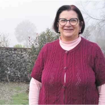 Für sie der richtige Zeitpunkt - Mehr freie Zeit – für die Familie, für das Lesen und das Stricken, darauf freut sich Claudia Dober. Bild: Annemarie Keusch