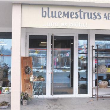 Ein Auge weint, eines lacht - Noch bis Ende Januar ist der Blumenladen an der Luzernerstrasse geöffnet. «Mit gewohnter Qualität bis zum Schluss», betonen Udo und Miriam Wanninger. Bild: Annemarie Keusch