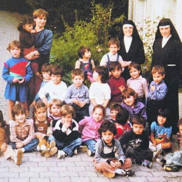 Brücken der Verständigung - Ein alltägliches Bild: Ordensschwestern aus Italien betreuten die Kinder der Gastarbeiterfamilien. Bilder: Archiv