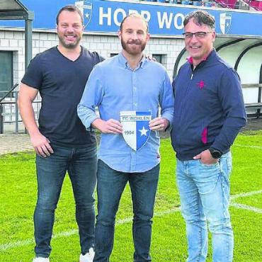 Weber ist wieder da - Michael Weber (Mitte) gemeinsam mit Sportchef Carmine Viceconte (links) und Leiter Sport Gregorio Trovato. Der Zofinger kehrt nach neun Jahren zurück. Bild: zg