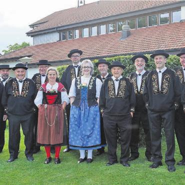 Musikalisch unterhalten - Die Jodler aus Benzenschwil freuen sich, ihr Publikum zu unterhalten. Bild: zg