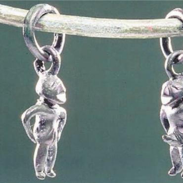 Kelten-Nekropole sichtbar machen - Einige der Grabbeigaben aus Unterlunkhofen – wie diese Bronzeanhänger – sind heute im Landesmuseum Zürich.