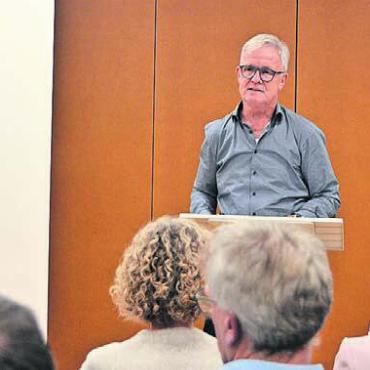 Sich den Altersthemen widmen - Thomas Peterhans zeigte auf, wie Niederwil mit dem Thema Alterspolitik umgeht.