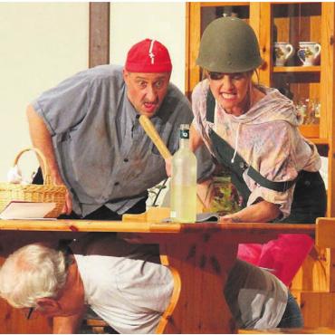 Bilder, Menschen, Emotionen - 18. Oktober: Die Kolping-Familie entführt in ihrem Theater auf einen Bauernhof, royaler Besuch inklusive.