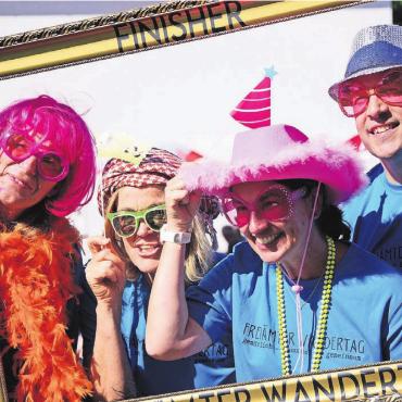 Bilder, Menschen, Emotionen - 14. September: Am zweiten Freiämter Wandertag mit Start und Ziel in Boswil lernen viele Neugierige die Region anders oder gar neu kennen und halten dies natürlich auch fotografisch fest.
