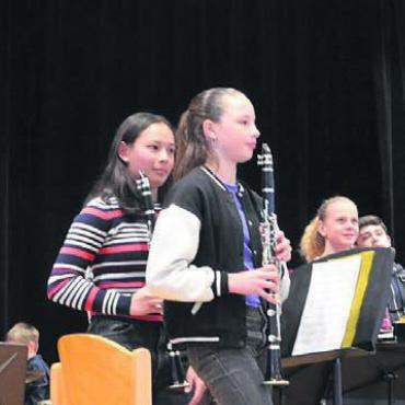 Wenn zwei Zugaben nicht reichen - Das Einsteiger-Ensemble Crescendo hatte die musikalische Laieinamerika-Reise im Festsaal lanciert.