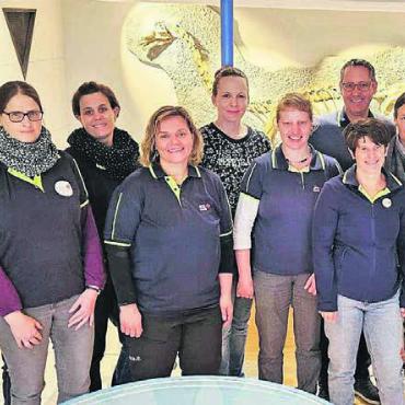 Reise ins Dino- und «Chriesi»-Land - Die Samariterinnen und Samariter genossen eine erlebnisreiche Vereinsreise im Fricktal. Bild: zg